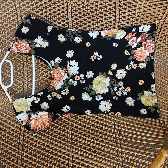 🇨🇦 GARAGE WOMEN'S FLORAL TOP - Picture 1 of 5